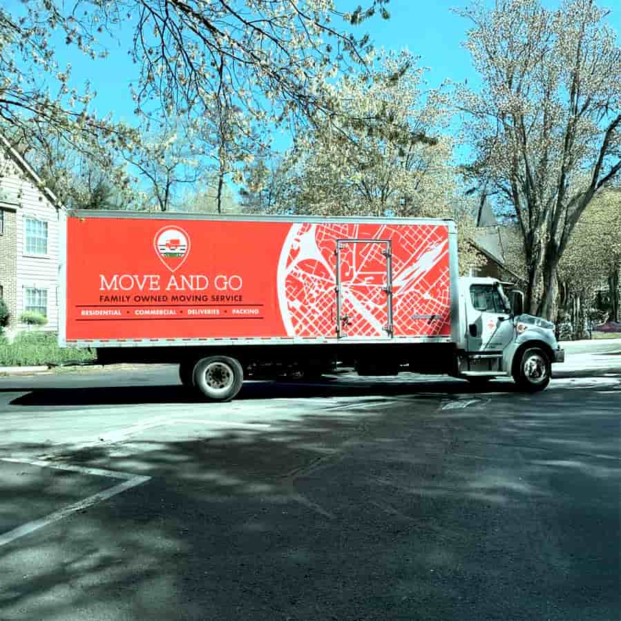 Move and Go logo