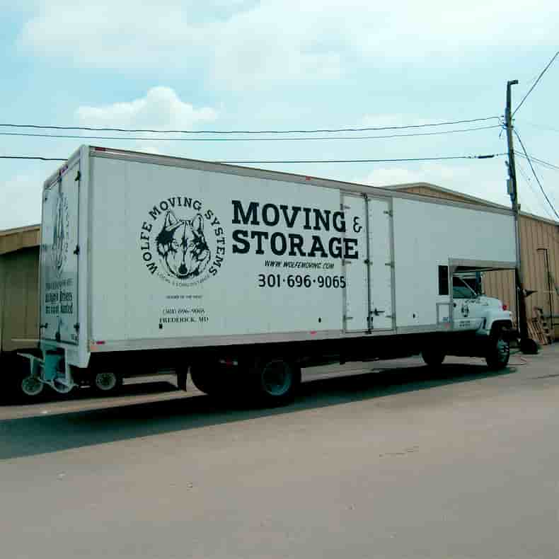 Wolfe Moving Systems  logo