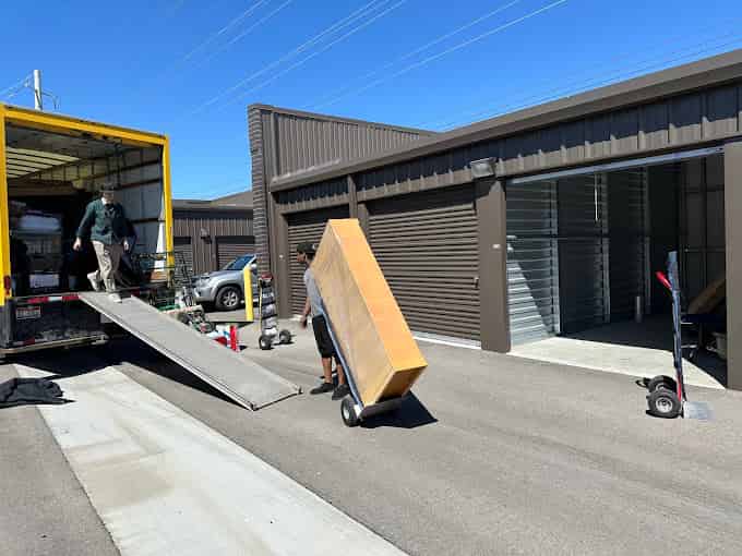 208 Moving Company - Image 6