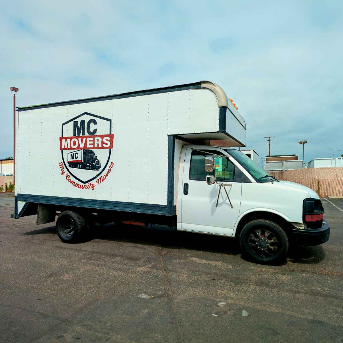 Mc Movers logo (MM)