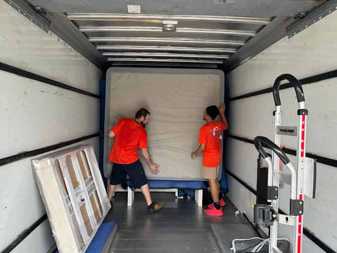417 Moving - Image 3