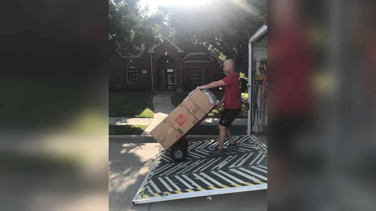 3 Alarm Movers logo (3AM)