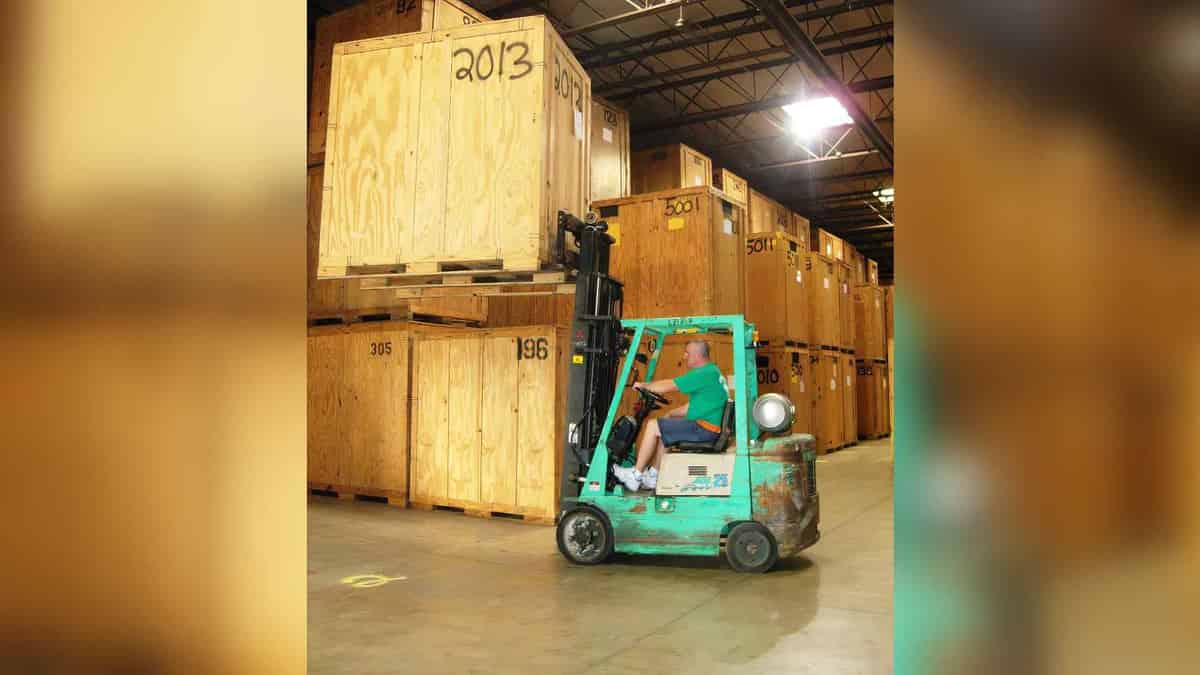 OSullivan Moving and Storage Co logo (OMA)