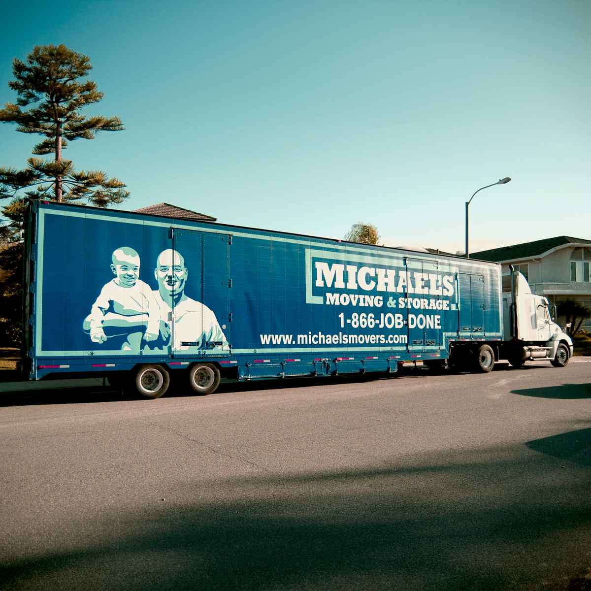 Michael's Moving & Storage logo (MM&)