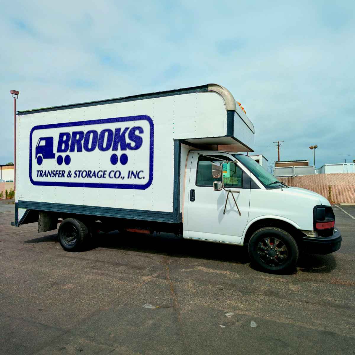 Brooks Transfer & Storage logo (BT&)