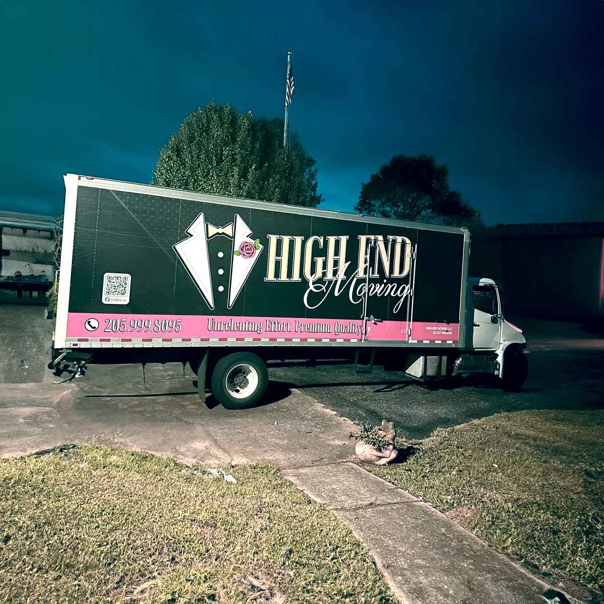 High-End Moving logo (HM)