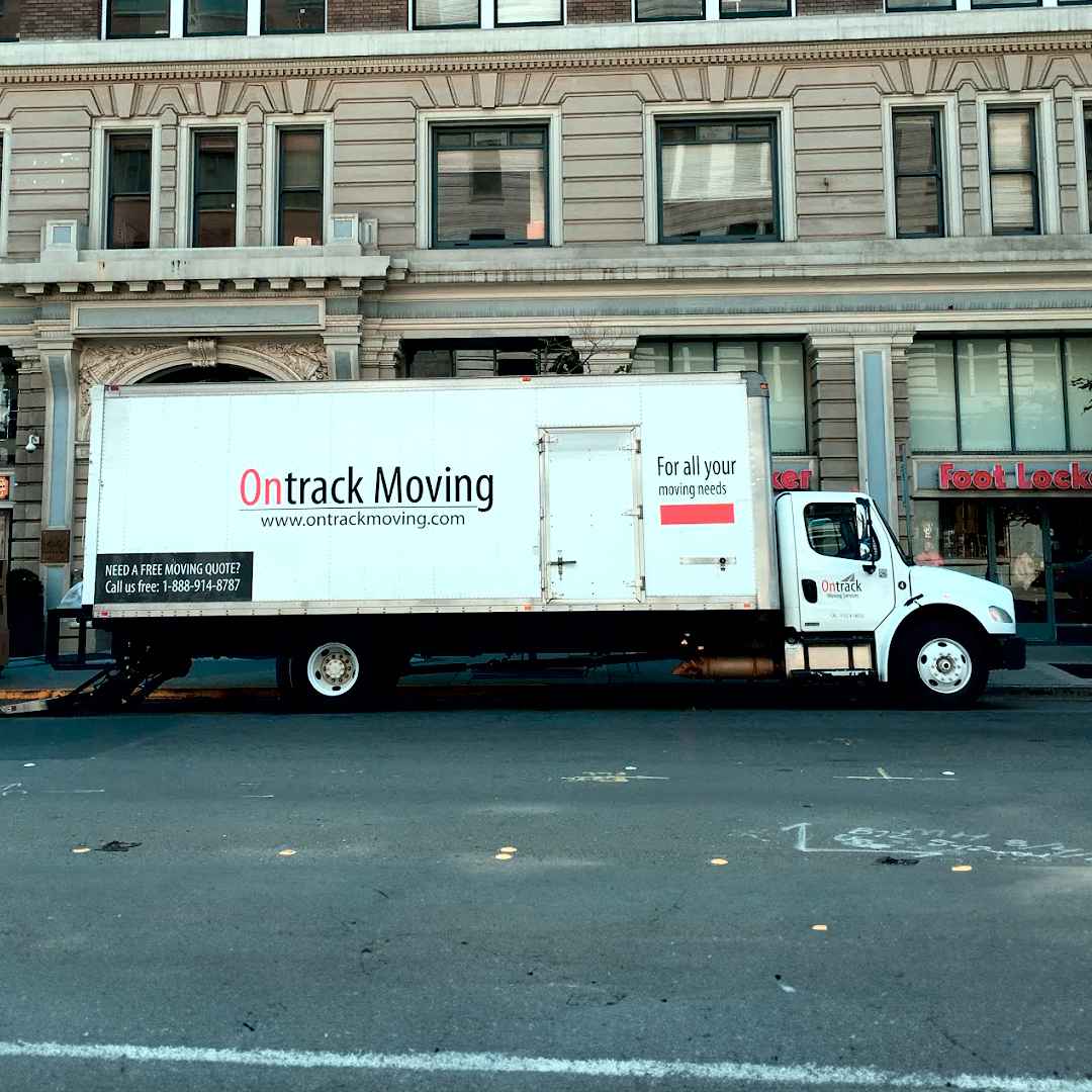 Ontrack Moving logo (OM)