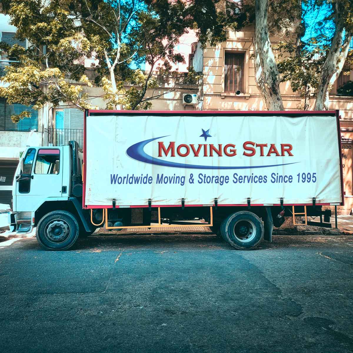 Moving Star logo (MS)