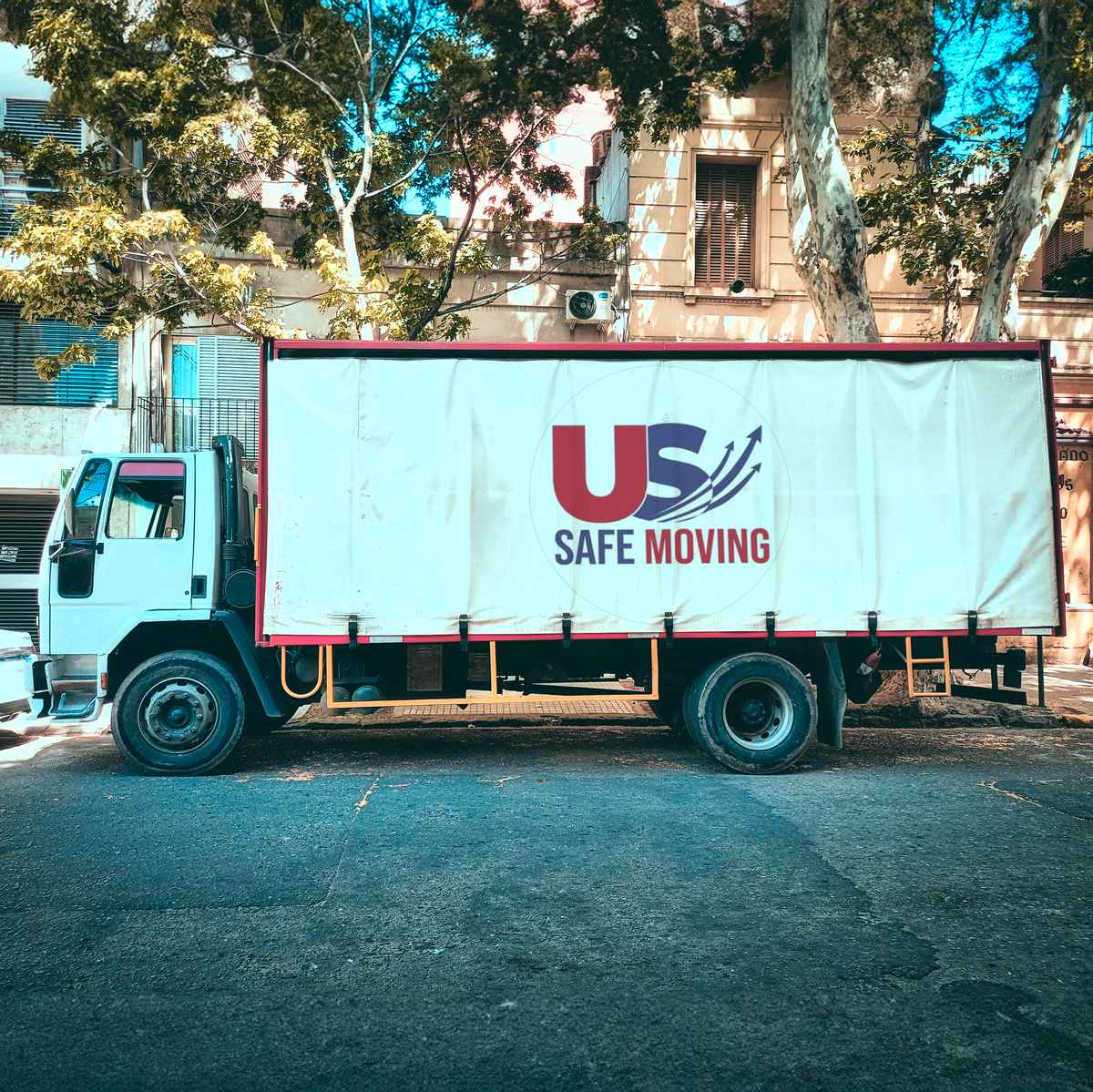 Us Safe Moving logo (USM)