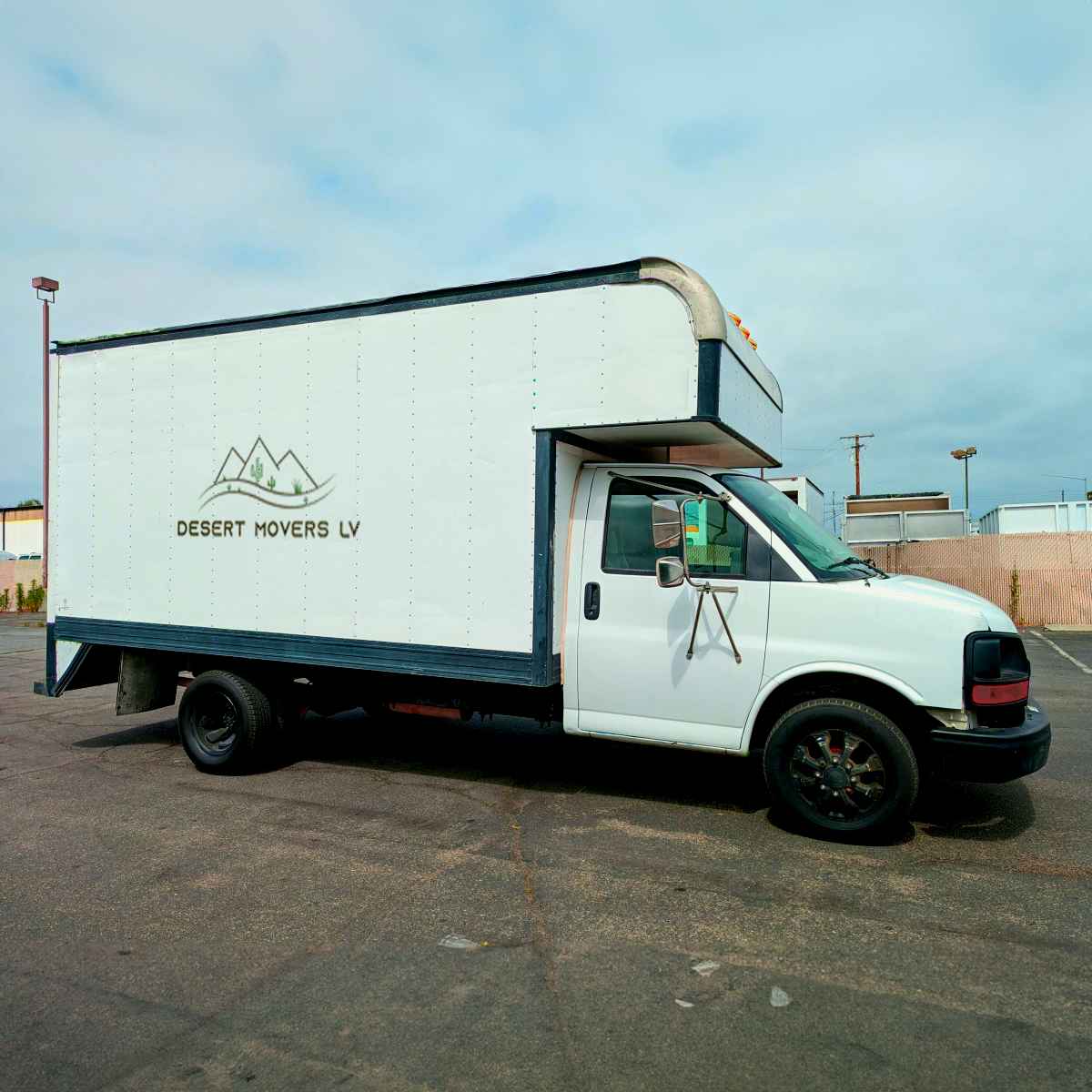 Desert Movers LV logo