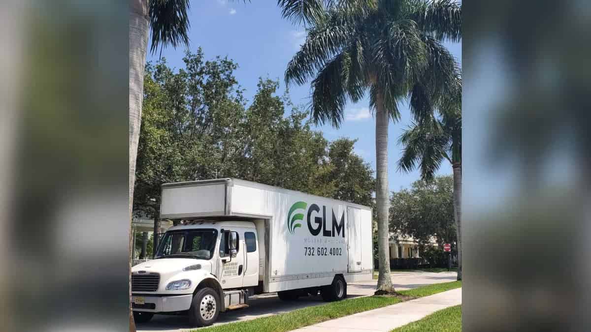 Green Line Moving logo