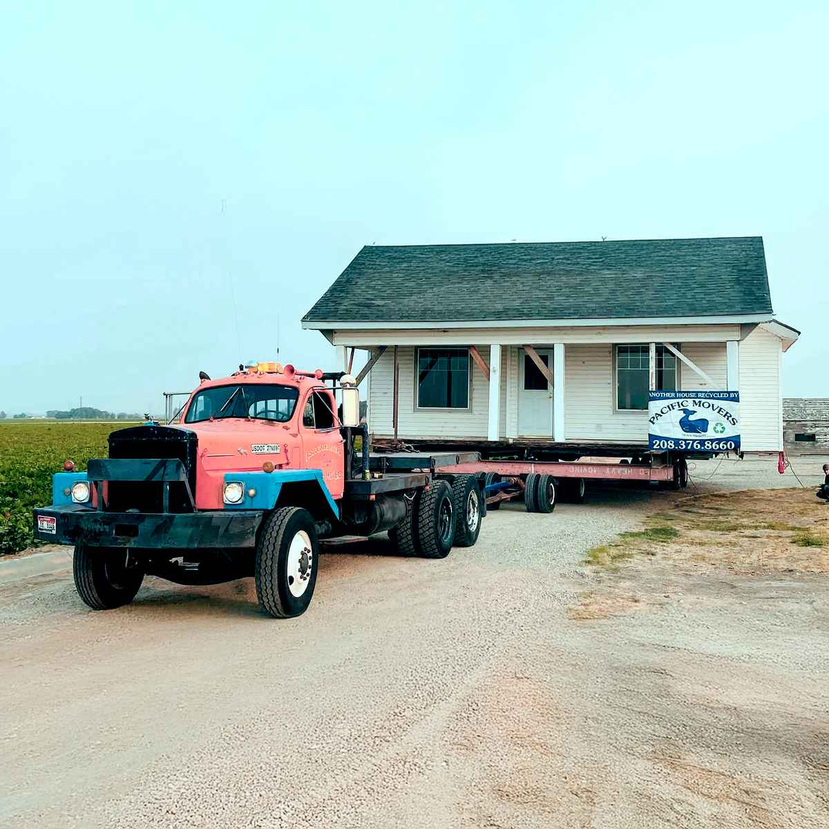 Associated Pacific Movers, Inc. logo