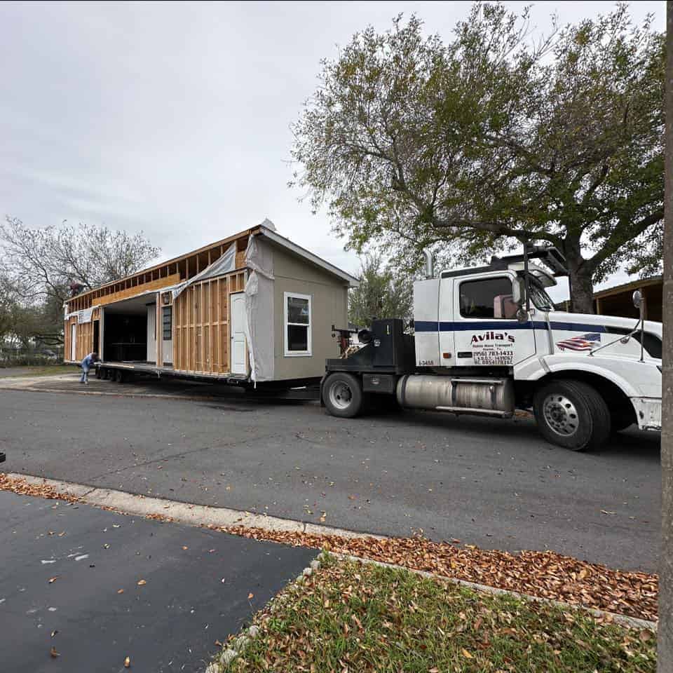 Avila's Mobile Home Transport logo