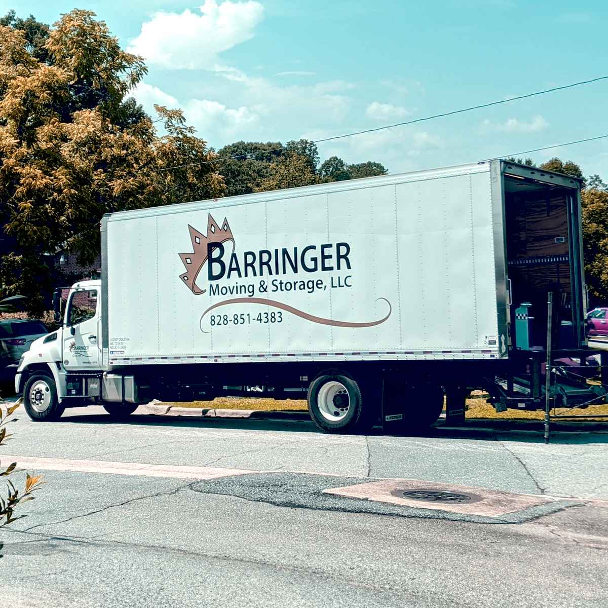 Barringer Moving & Storage logo