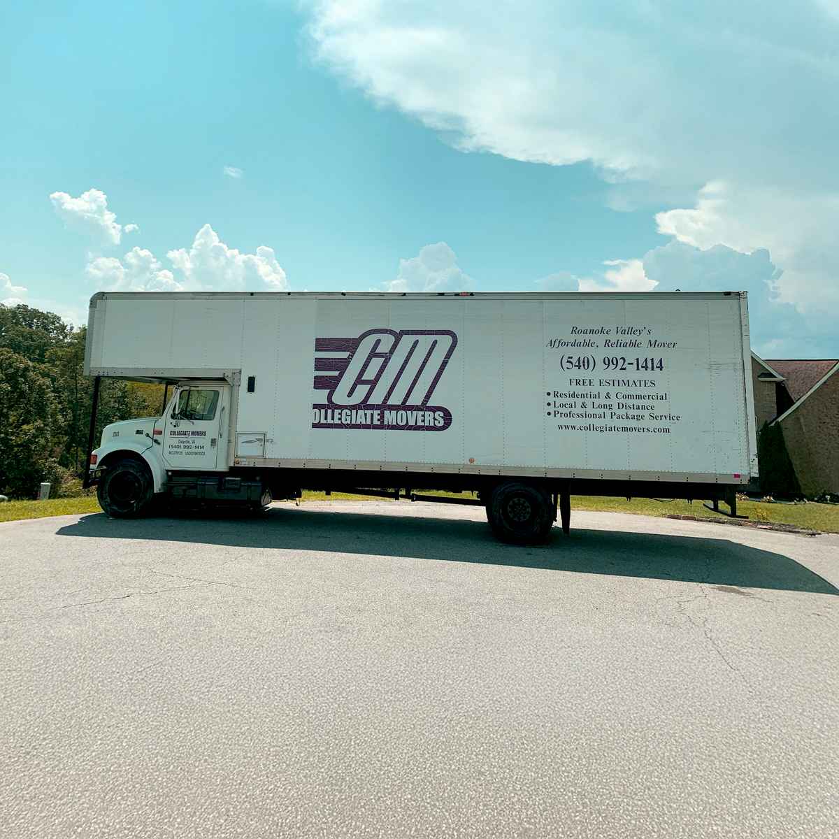 Collegiate Movers  logo