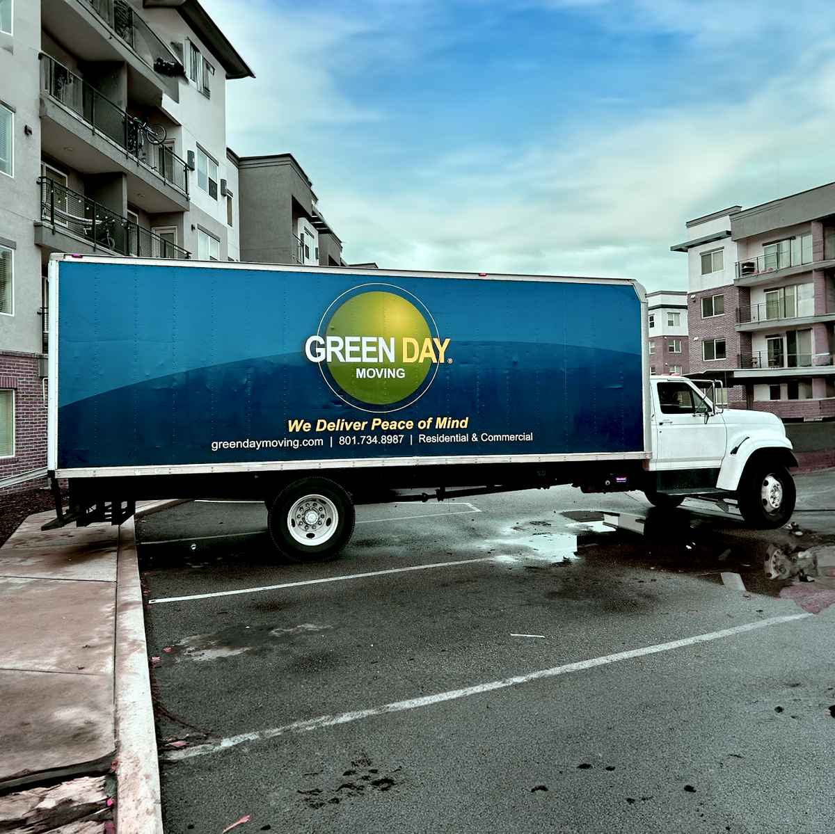 Green Day Moving logo