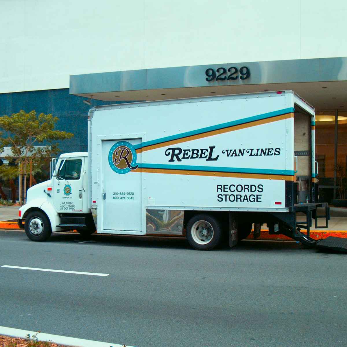 Rebel Van Lines logo