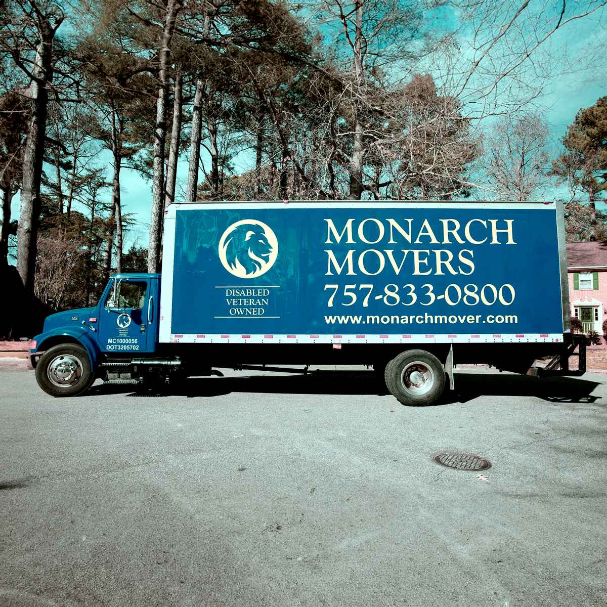 Monarch Movers logo