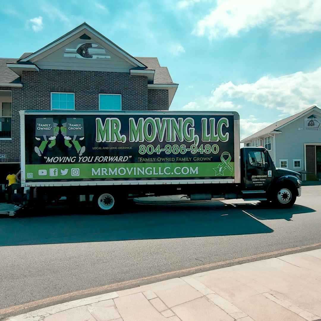 Mr Moving LLC logo