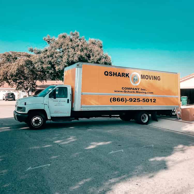 Qshark Moving Company logo