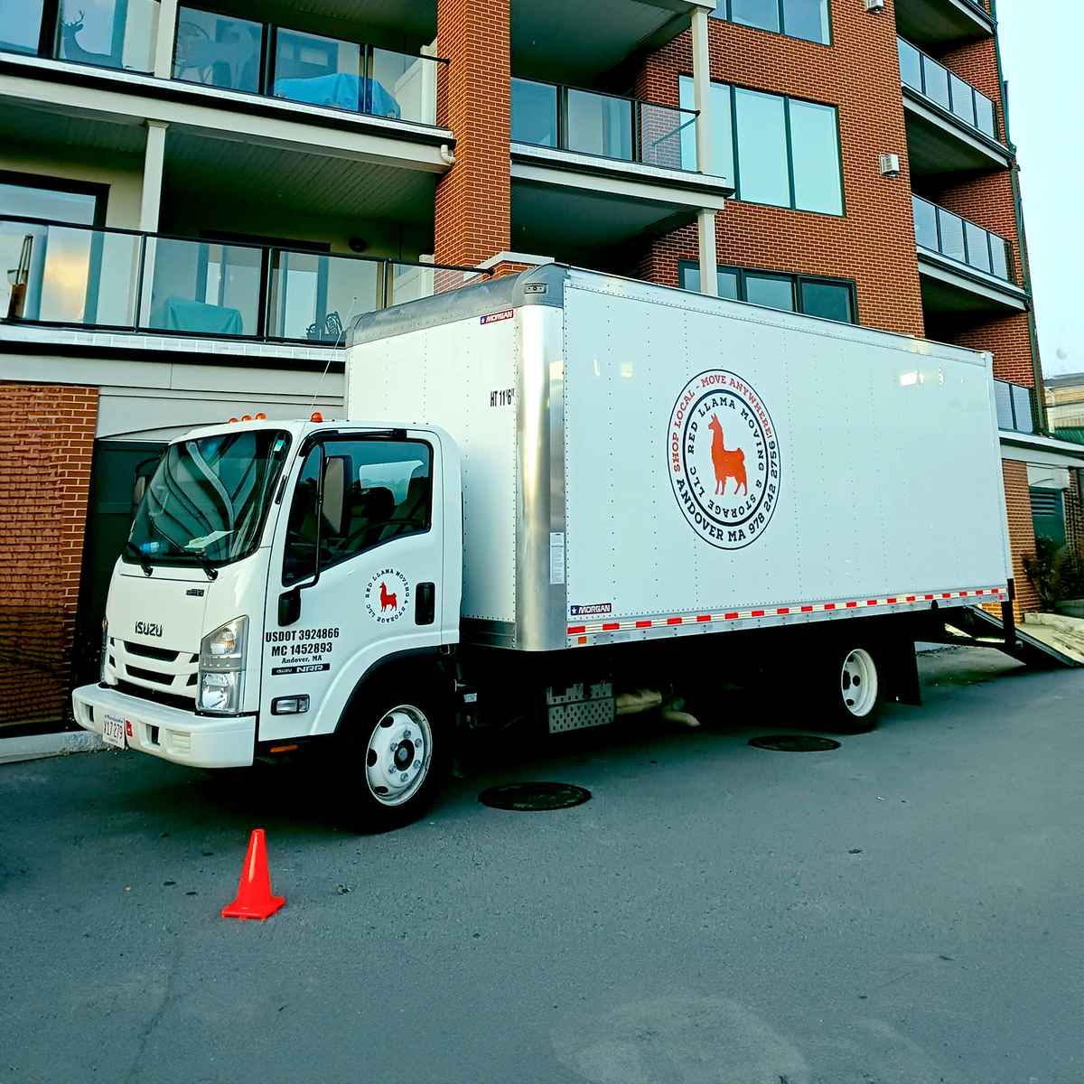 Red Llama Moving & Storage LLC logo