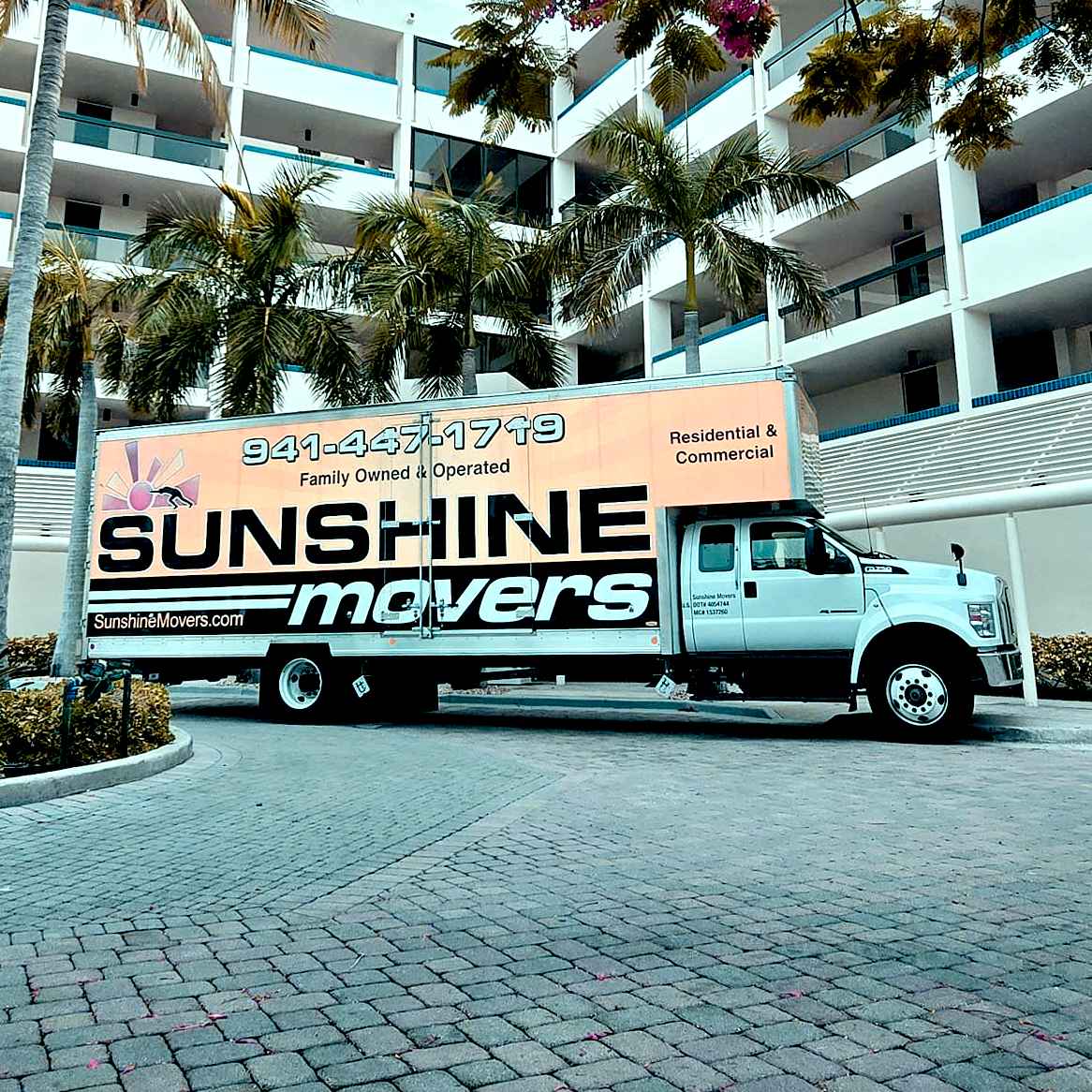 Sunshine Movers logo