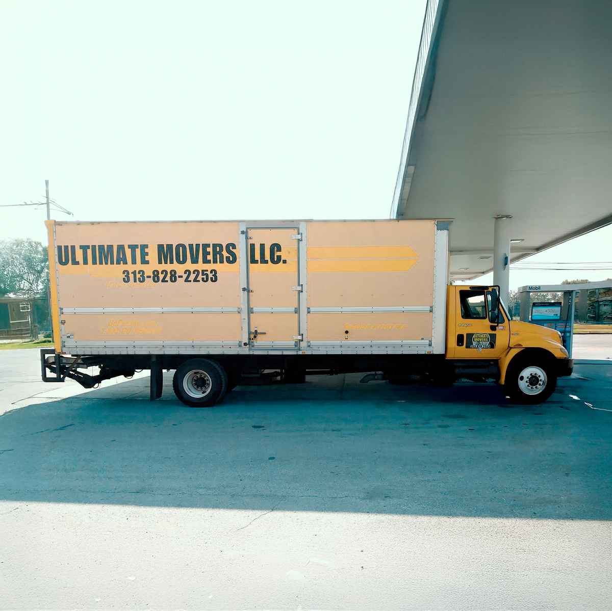 Ultimate Movers logo