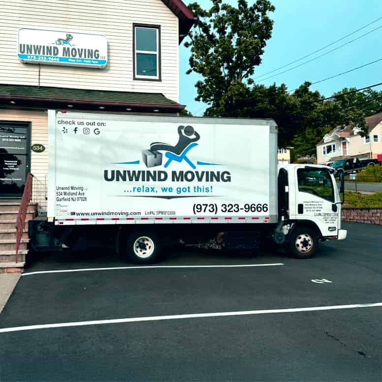 Unwind Moving logo