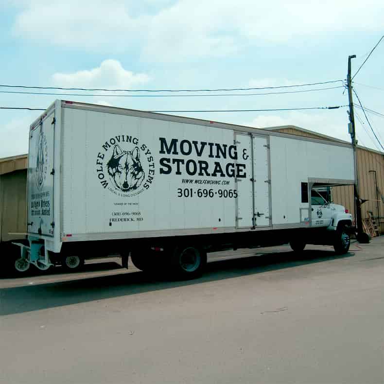 Wolfe Moving Systems  logo
